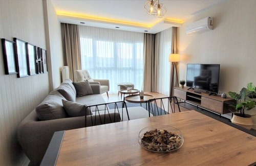 Beylikduzu Apartment | Stylish 1Bedroom Apt w/sea view/gym/pool (VI-150)