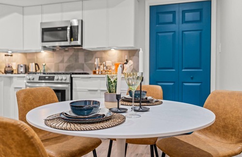 Old City Condo | Stylish 1BR/2BA Near Liberty Bell