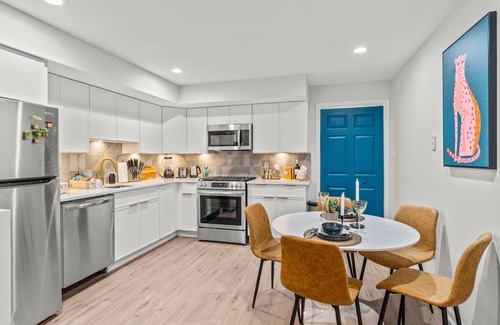 Old City Condo | Stylish 1BR/2BA Near Liberty Bell