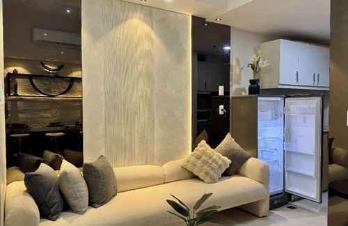 Pinagsama Condo | Stylish 1br inside BGC at Uptown Parksuites - 24k