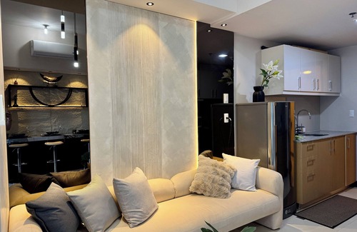 Pinagsama Condo | Stylish 1br inside BGC at Uptown Parksuites - 24k