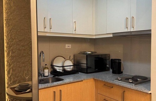 Tambo Condo | Stylish 1BR near the Airport facing the Bay - 7b