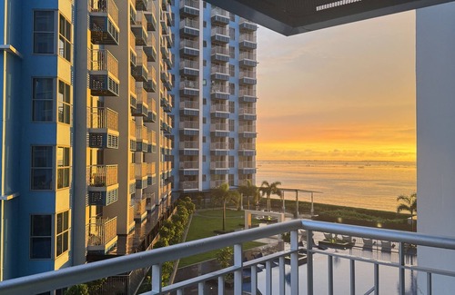 Tambo Condo | Stylish 1BR near the Airport facing the Bay - 7b