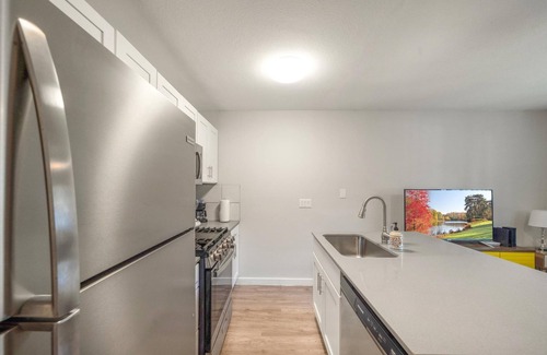 Brentwood Apartment | Stylish 1BR Near UT Brentwood Evonify