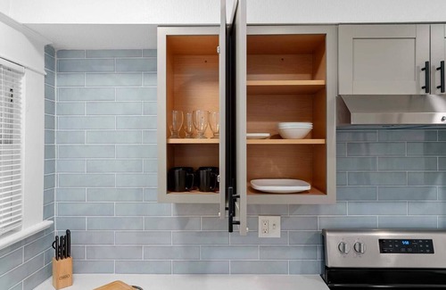 Lake Eola Heights House | Stylish 1BR Orlando Suite Kitchen + Wi-Fi