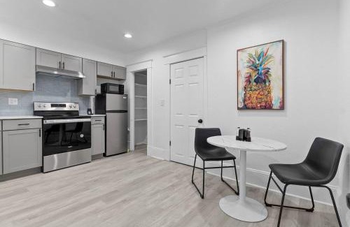 Lake Eola Heights House | Stylish 1br Orlando Suite Kitchen Wi-fi