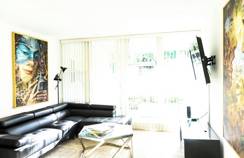 Hollywood Hills West Apartment | Stylish 2 bd/2bd West Hollywood Apartment on LA's famous Sunset Strip!