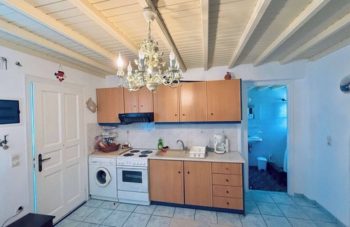 Ornos Apartment | Stylish 2 Bd Escape Apt with Patio at Ornos Beach