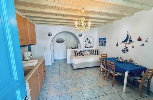 Ornos Apartment | Stylish 2 Bd Escape Apt with Patio at Ornos Beach