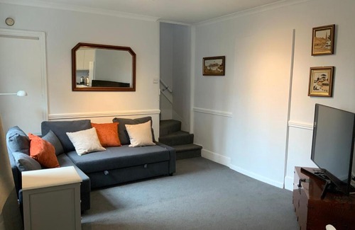 Stansted Apartment | Stylish 2 Bedroom Cottage in Bishop's Stortford by BookedUK