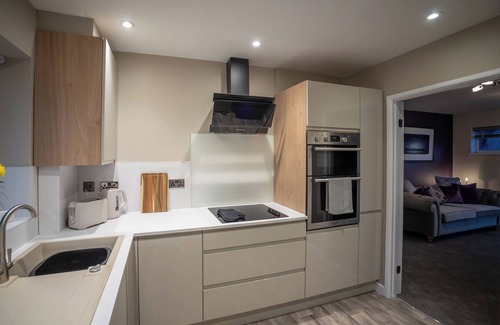 Hereford Apartment | Stylish 2-Bed Apartment with Parking & City Access