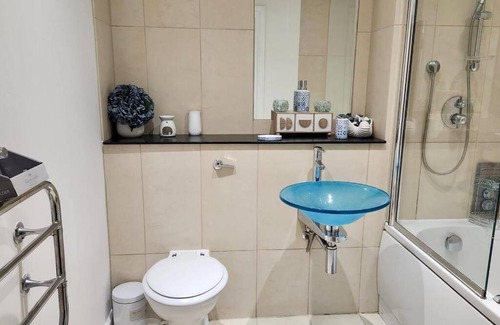 The Westside Apartment | Stylish 2 Bed/Bath Apartment