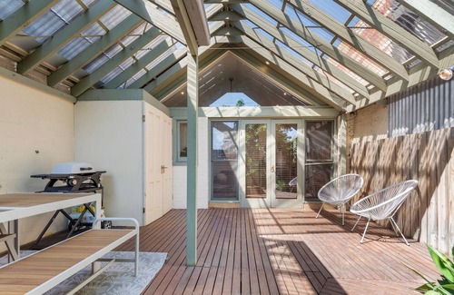 Brunswick West House | Stylish 2-Bed Brunswick Retreat with Sunny Deck
