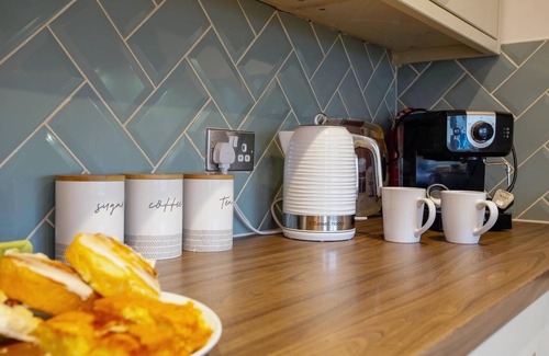 Yeadon House | Stylish 2-Bed Cottage in the heart of Yorkshire