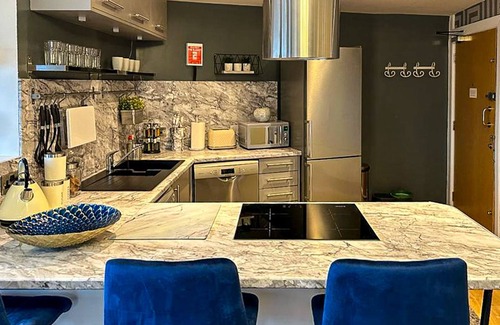 Belle Vue Apartment | Stylish 2-Bed Duplex Apartment with Parking
