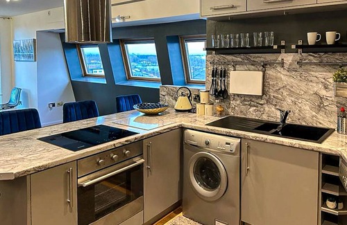 Belle Vue Apartment | Stylish 2-Bed Duplex Apartment with Parking