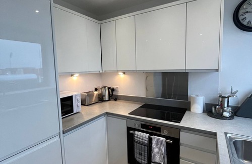 Old Trafford Condo | Stylish 2 Bed in Old Trafford Center