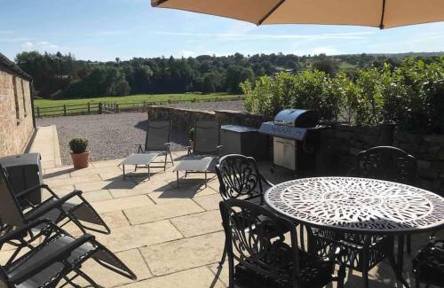 Winkhill House | Stylish 2 Bed Peak District Cottage Barn Near Alton Towers, Polar Bears, Chatsworth House