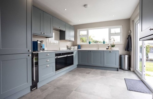 Braunton House | Stylish 2 bed, pet-friendly coastal retreat
