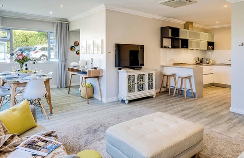 Camps Bay Apartment | Stylish 2 Bedroom Apartment in Camps Bay ASilvertide
