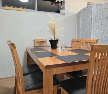Maddington Apartment | Stylish 2-Bedroom Apartment in Maddington, 15 Minutes from Perth Airport
