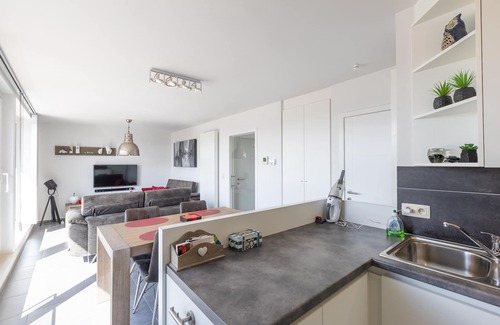 Middelkerke Apartment | Stylish 2-Bedroom with Terrace
