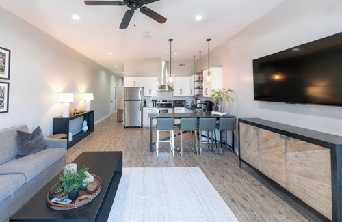 Tuscaloosa Condo | Stylish 2-Bedroom Condo with Views!