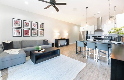 Tuscaloosa Condo | Stylish 2-Bedroom Condo with Views!