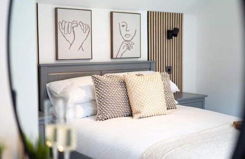 Bewdley House | Stylish 2 Bedroom Cottage With Hot Tub And Parking