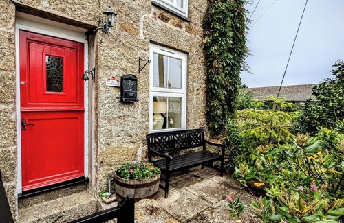 Paul Cottage | Stylish 2 bedroom cottage - garden and parking - walking distance from Mousehole