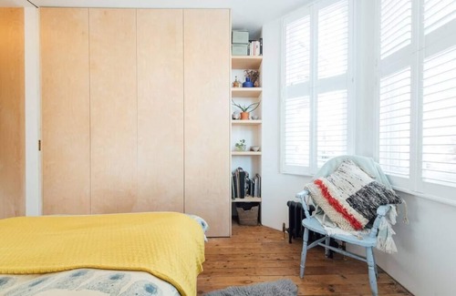 North Finchley Apartment | Stylish 2 Bedroom Flat w/Sauna