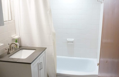 Plymouth House | Stylish 2-Bedroom Plymouth Home