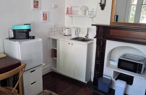 Subiaco Apartment | Stylish 2-room Self-Contained Flat in the Core of Subiaco