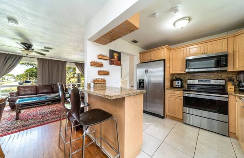 Boulevard Heights House | Stylish 2-story Home Pool