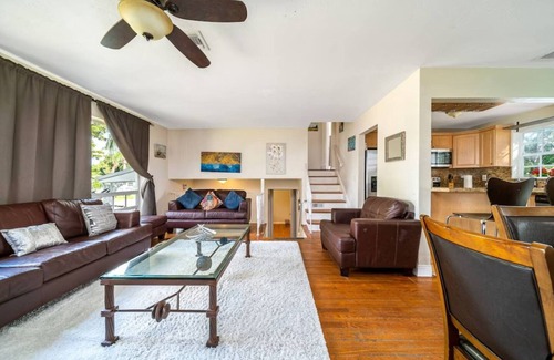 Boulevard Heights House | Stylish 2-story Home Pool