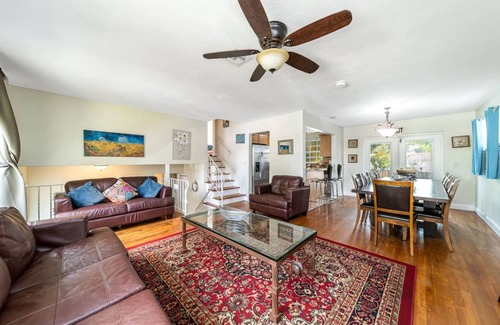 Boulevard Heights House | Stylish 2-story Home Pool
