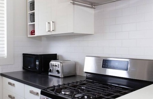 Carlson Park House | Stylish 2bed/2bath Culver Cottage Near Sony + Bikes