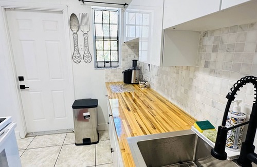 Miami Gardens House | Stylish 2BR 2BTH Home. Mins from Hard Rock Stadium, Golf, Shopping & Beach.