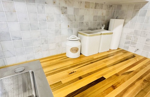 Miami Gardens House | Stylish 2BR 2BTH Home. Mins from Hard Rock Stadium, Golf, Shopping & Beach.