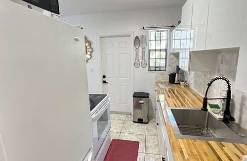 Miami Gardens House | Stylish 2BR 2BTH Home. Mins from Hard Rock Stadium, Golf, Shopping & Beach.