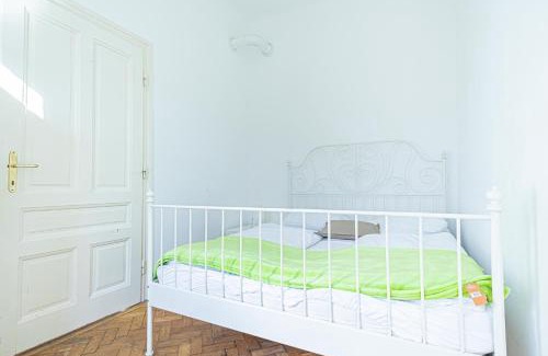 Matzleinsdorf Apartment | Stylish 2BR Apt for Groups, Up to 5P at Margareten