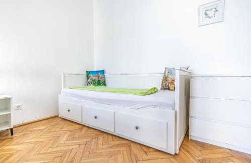 Matzleinsdorf Apartment | Stylish 2BR Apt for Groups, Up to 5P at Margareten