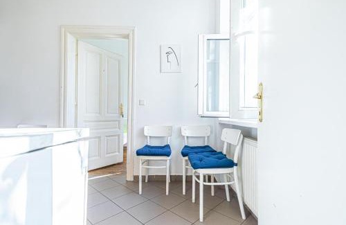 Matzleinsdorf Apartment | Stylish 2BR Apt for Groups, Up to 5P at Margareten