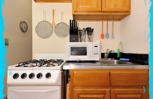 Upper East Side Apartment | Stylish 2BR Comfy Apt! Heart of UES!