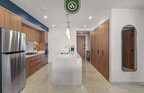 Las Glorias Apartment | Stylish 2BR Condo - Amazing Beachview - Pools