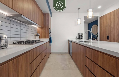 Las Glorias Apartment | Stylish 2BR Condo - Amazing Beachview - Pools