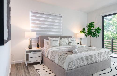 Coconut Grove Apartment | Stylish 2BR Miami Condo with Private Balcony