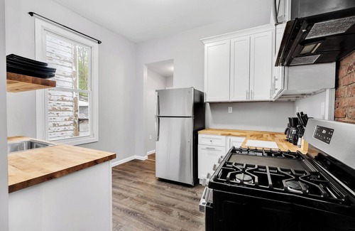 Mount Washington House | Stylish 2BR! Off-Street Parking!