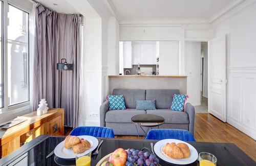 Quartier de la Place-Vendome Apartment | Stylish 2BR Steps from Louvre - Place Vendome