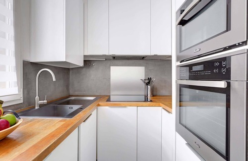 Quartier de la Place-Vendome Apartment | Stylish 2BR Steps from Louvre - Place Vendome